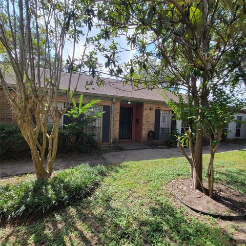 Photo of 5212 Arboles Drive #B, Houston, TX 77035 (MLS # 15905474)