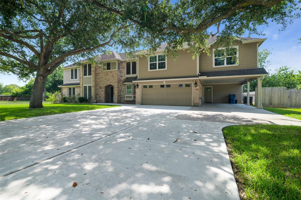 Photo of 705 Briarmeadow Avenue, Friendswood, TX 77546 (MLS # 48069986)