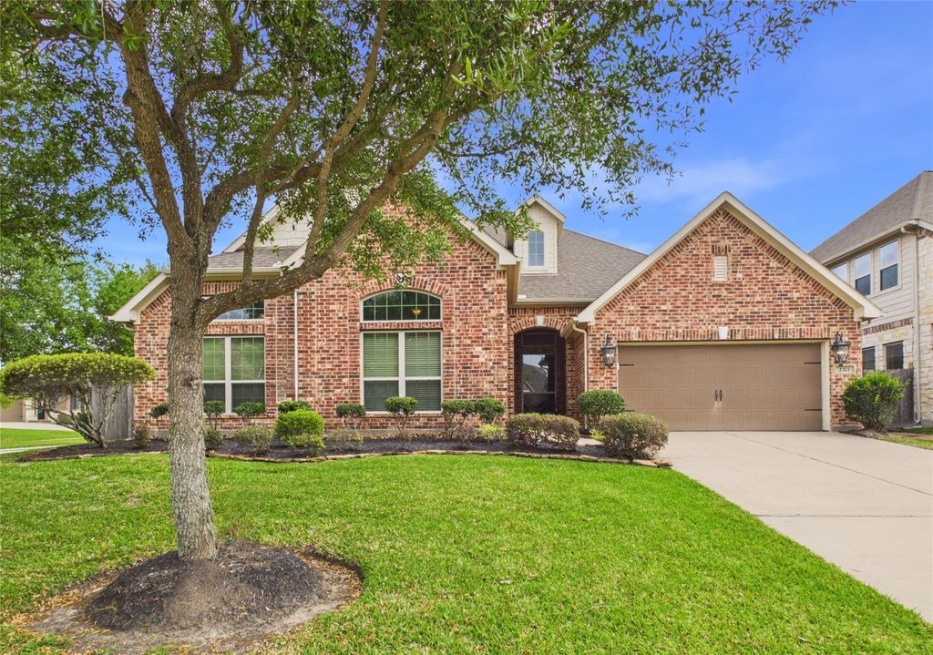 Photo of 2323 Darden Springs Lane, Friendswood, TX 77546 (MLS # 47955858)