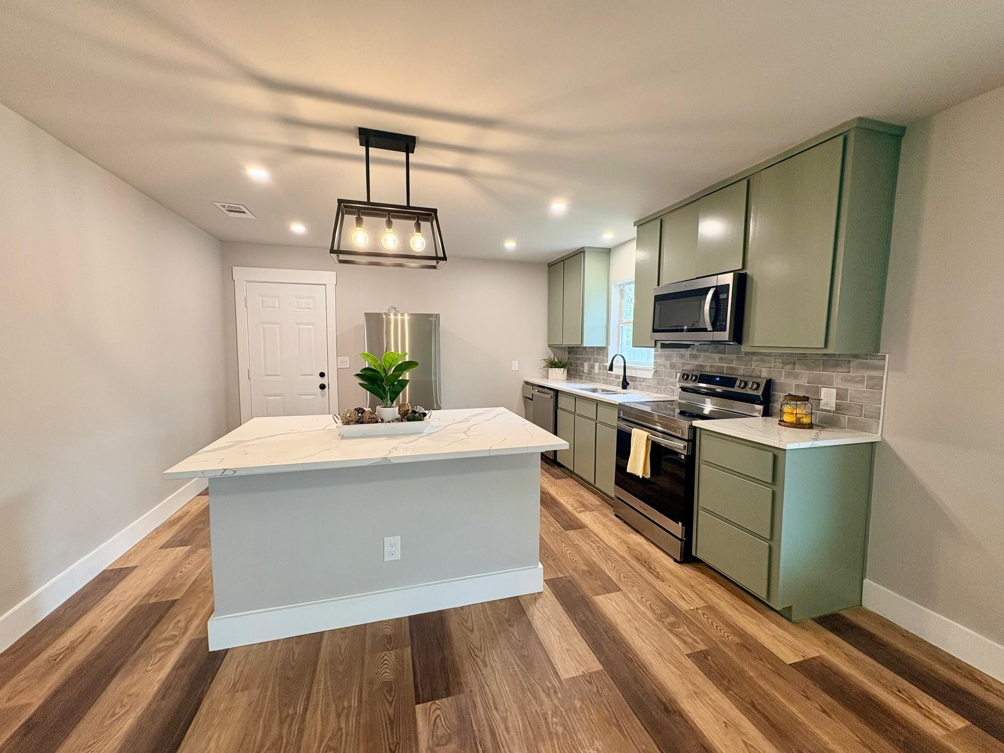 1902 N Fannin Avenue