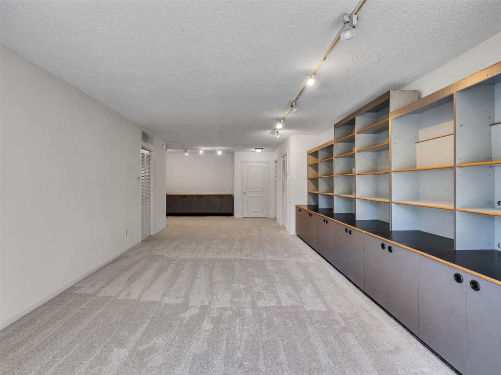 Photo of 5050 Ambassador Way #218, Houston, TX 77056 (MLS # 76297941)