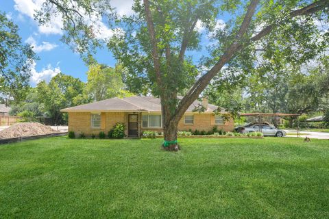 Photo of 11933 Barryknoll Lane, Houston, TX 77024 (MLS # 31946850)