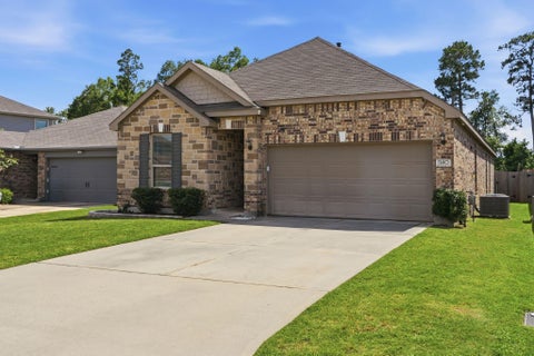 Photo of 1140 Clonmore Court, Conroe, TX 77304 (MLS # 65625440)