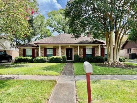 Photo of 6011 Green Falls Drive, Houston, TX 77088 (MLS # 10770969)