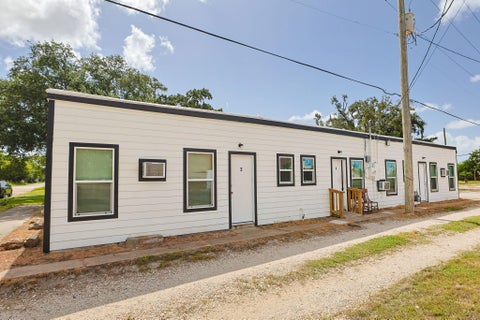Photo of 521 2nd Avenue N, Texas City, TX 77590 (MLS # 46210385)