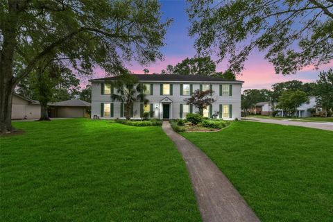 Photo of 302 Hickory Ridge Drive, El Lago, TX 77586 (MLS # 35349928)
