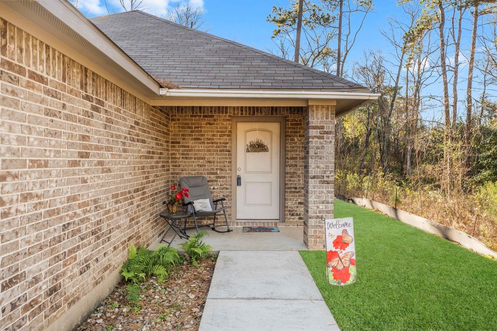 Photo of 15120 Arrowhead Loop E, Willis, TX 77378 (MLS # 34187441)