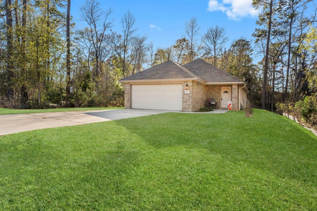Photo of 15120 Arrowhead Loop E, Willis, TX 77378 (MLS # 34187441)