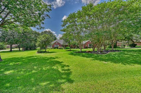 Homes For Sale - 800 W Briarwood Drive<br/> Brenham, TX 77833