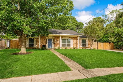 Photo of 11314 Hillcroft Avenue, Houston, TX 77035 (MLS # 36651208)