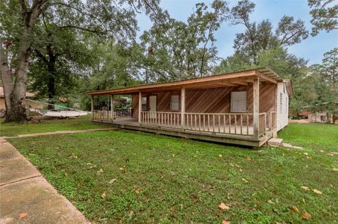 Photo of 299 Pine Harbor Drive, Onalaska, TX 77360 (MLS # 1049806)