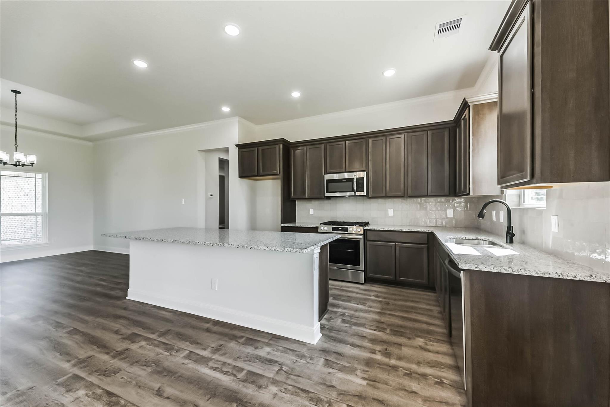 6427 Tomahawk Drive