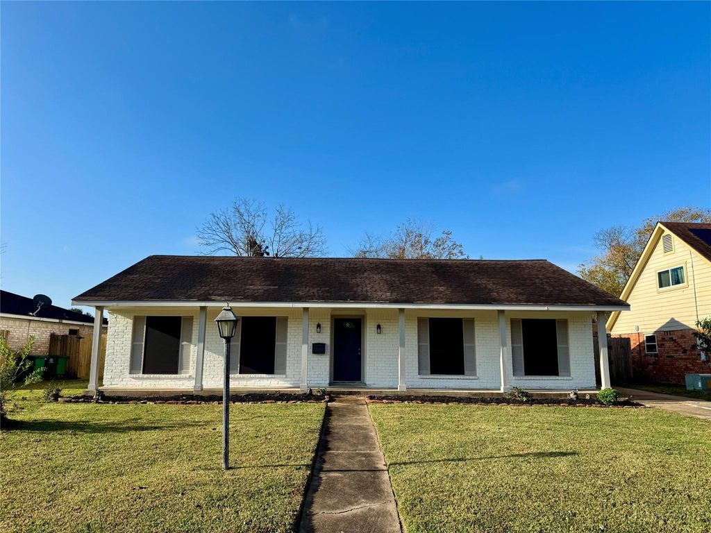 Photo of 11010 Sageburrow Drive, Houston, TX 77089 (MLS # 54482979)