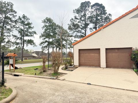Townhouse For Sale - 16015 Golf Club Drive<br/> Crosby, TX 77532