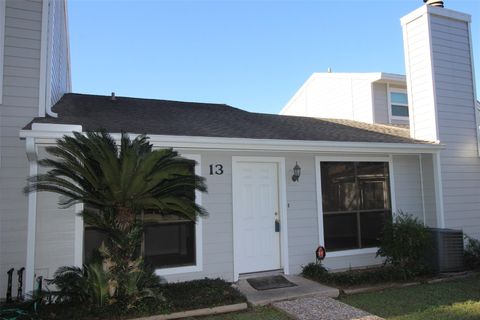 Photo of 13 Hideaway Drive, Friendswood, TX 77546 (MLS # 47233577)