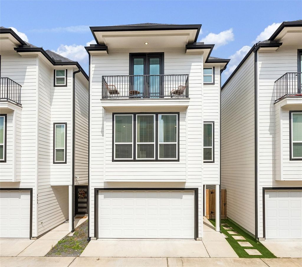 Photo of 848 Fisher Street #C, Houston, TX 77018 (MLS # 58040495)