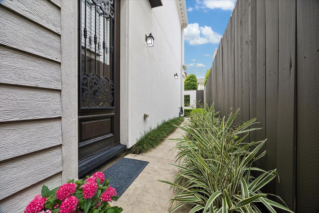 Photo of 4517 Rose Street, Houston, TX 77007 (MLS # 24876634)