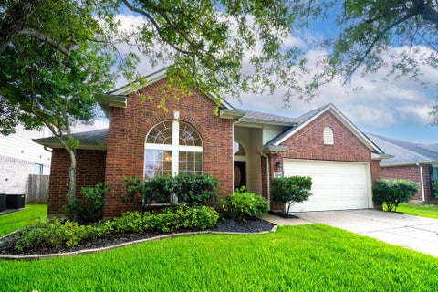 Photo of 12804 Flat Creek Drive, Pearland, TX 77584 (MLS # 54379033)