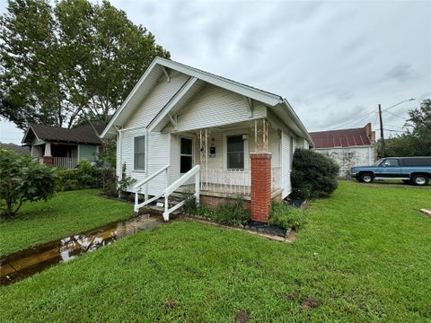 Photo of 901 W 13th St, Houston, TX 77008 (MLS # 94387574)