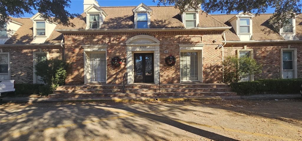 Photo of 2727 Briarhurst Drive #25, Houston, TX 77057 (MLS # 88336398)