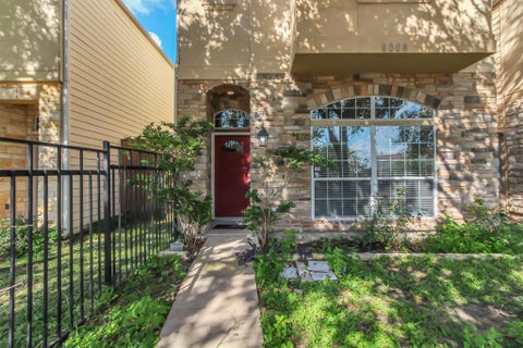 Photo of 9006 Lakes At 610 Drive, Houston, TX 77054 (MLS # 18414355)