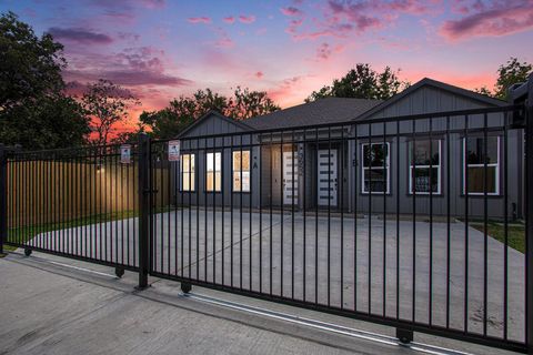 3652 Seabrook Street A and B Houston TX 77021