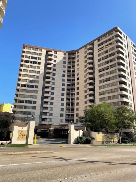 Photo of 3525 Sage Road #304, Houston, TX 77056 (MLS # 19812206)
