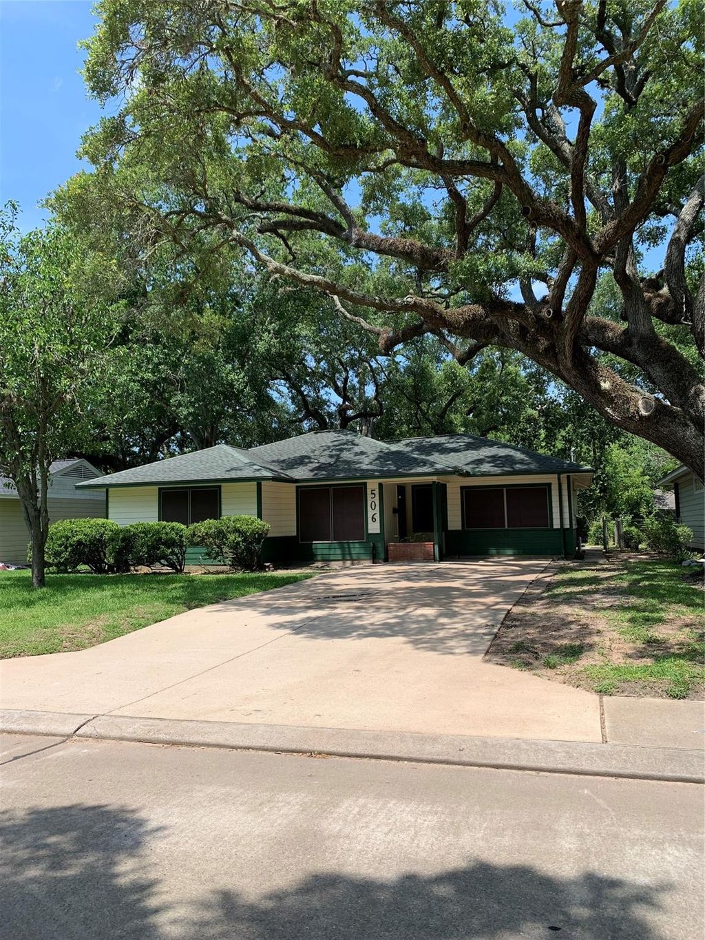 Photo of 506 Gardenia Street, Lake Jackson, TX 77566 (MLS # 43710793)
