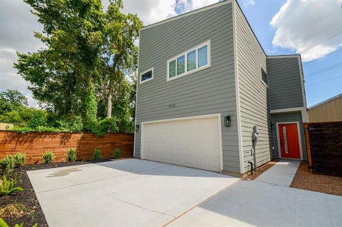 Photo of 712 Hughes Street, Houston, TX 77023 (MLS # 66152219)