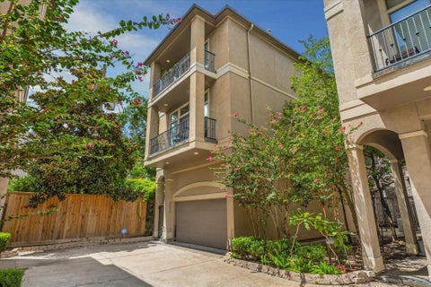 Photo of 6830 Staffordshire Boulevard, Houston, TX 77030 (MLS # 10495636)