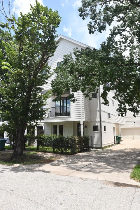 Photo of 818 Knox Street, Houston, TX 77007 (MLS # 4106298)