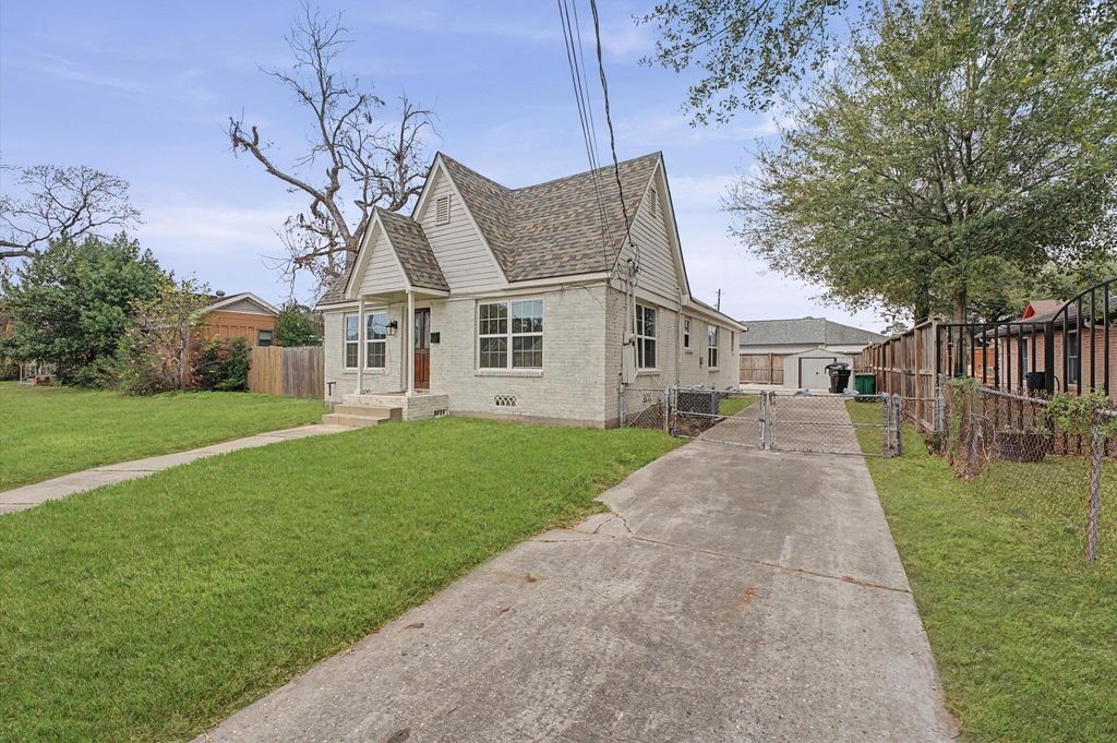 Photo of 511 Joyce Street, Houston, TX 77009 (MLS # 92435412)