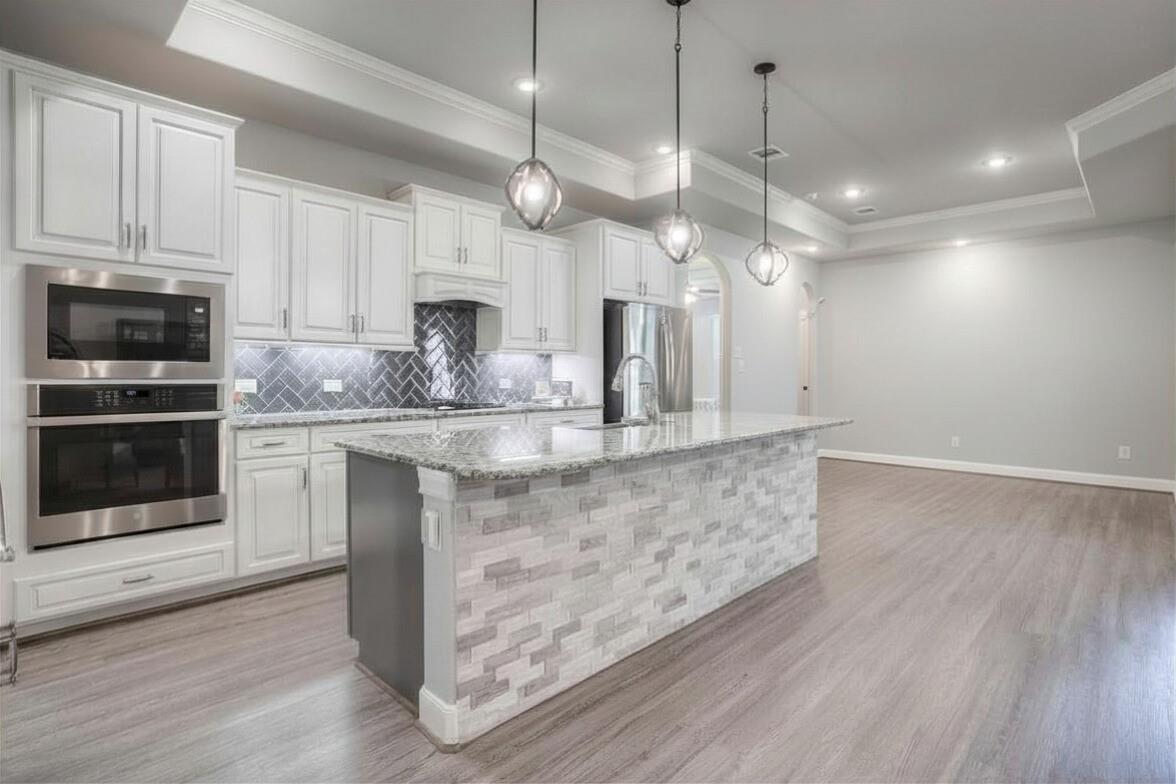 5757 Lakeside Villas Court