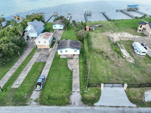 Photo of 1434 10th Street, San Leon, TX 77539 (MLS # 12385488)