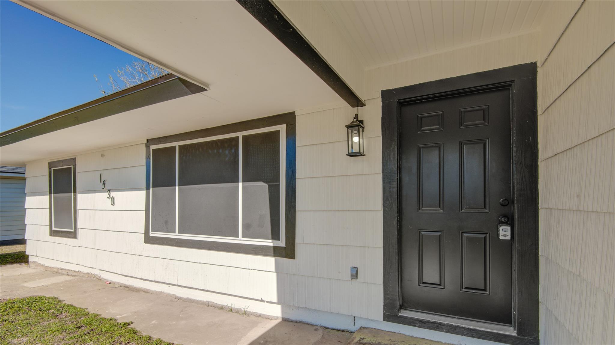 1530 W 10th Street