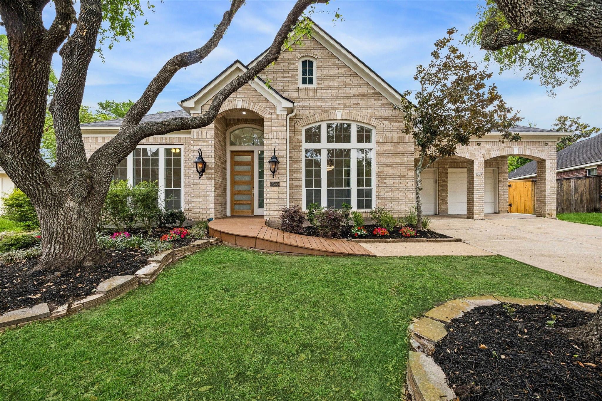 7503 Northwoods Drive