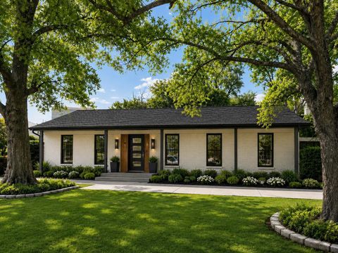 Photo of 1902 Chimney Rock Road, Houston, TX 77056 (MLS # 85349051)