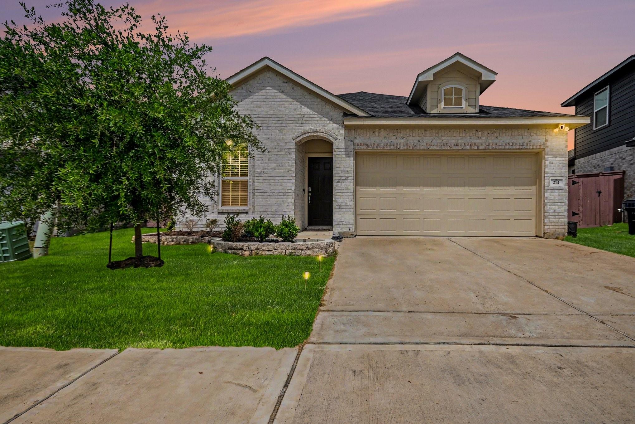 214 Water Grass Trl, Clute, TX, 77531
