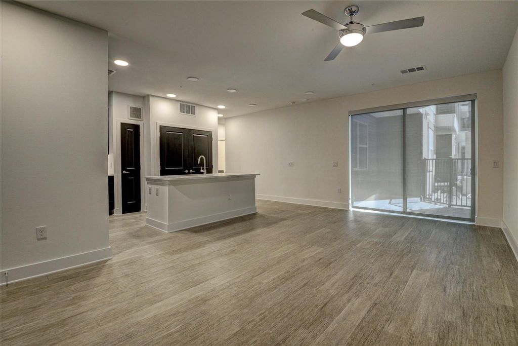 Photo of 6400 Washington Street Avenue #323, Houston, TX 77007 (MLS # 48661032)