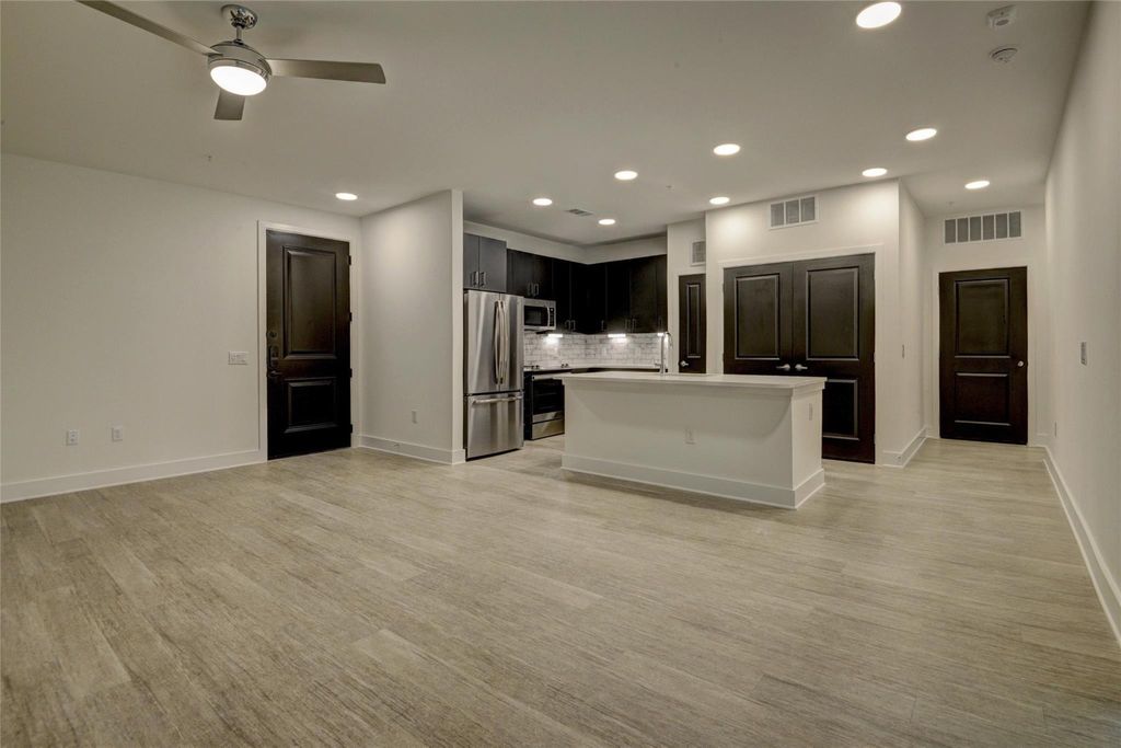 Photo of 6400 Washington Street Avenue #323, Houston, TX 77007 (MLS # 48661032)