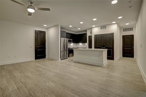 Photo of 6400 Washington Street Avenue #323, Houston, TX 77007 (MLS # 48661032)