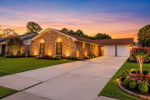 Photo of 12014 Pompano Lane, Houston, TX 77072 (MLS # 83605986)