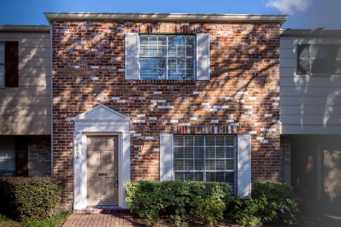 Photo of 6404 Olympia Drive #134, Houston, TX 77057 (MLS # 42035557) Photo of 6404 Olympia Drive #134, Houston, TX 77057 (MLS # 42035557)