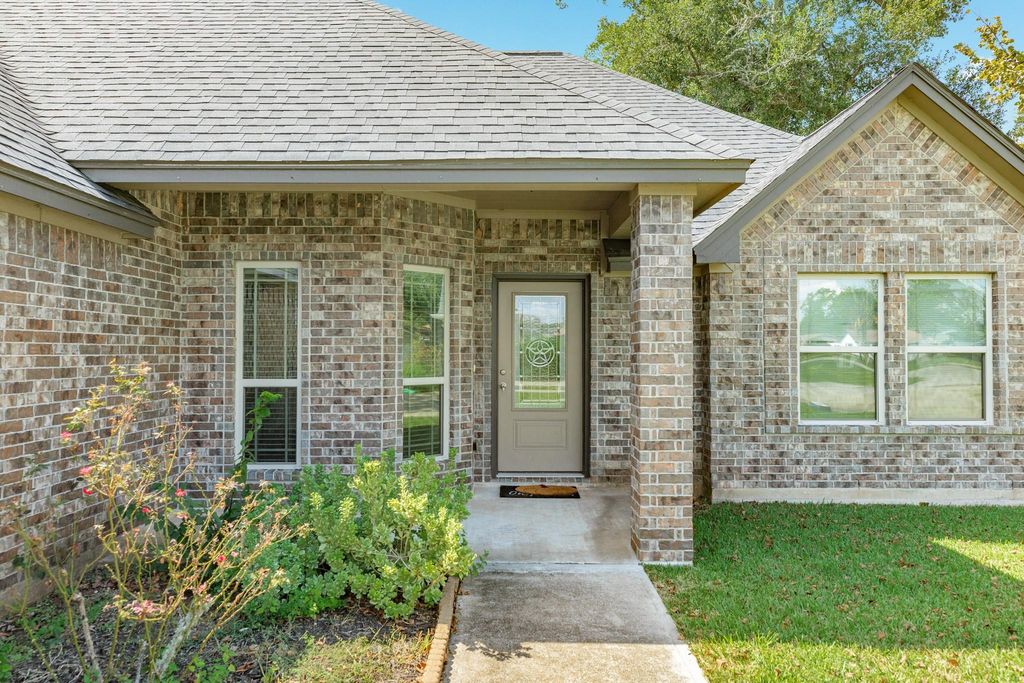 Photo of 46 Ivy Court, Jones Creek, TX 77541 (MLS # 73679948)
