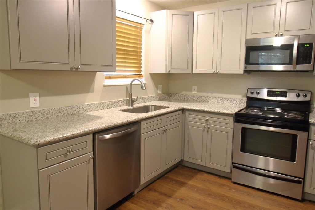 Photo of 508 Julie Lane, Highlands, TX 77562 (MLS # 90255424)