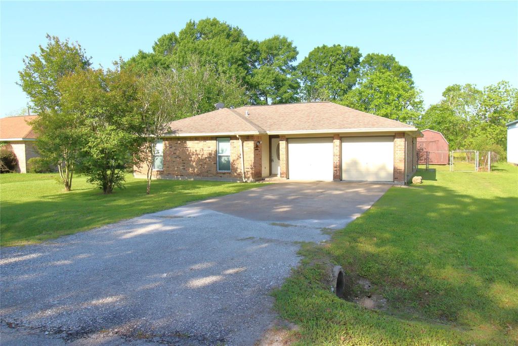 Photo of 508 Julie Lane, Highlands, TX 77562 (MLS # 90255424)
