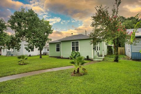 Photo of 1619 W 8th Street, Freeport, TX 77541 (MLS # 51633368)