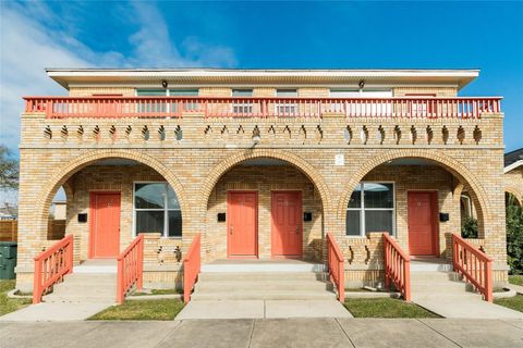 Photo of 2516 Avenue K Unit 1, Galveston, TX 77550 (MLS # 74459962)