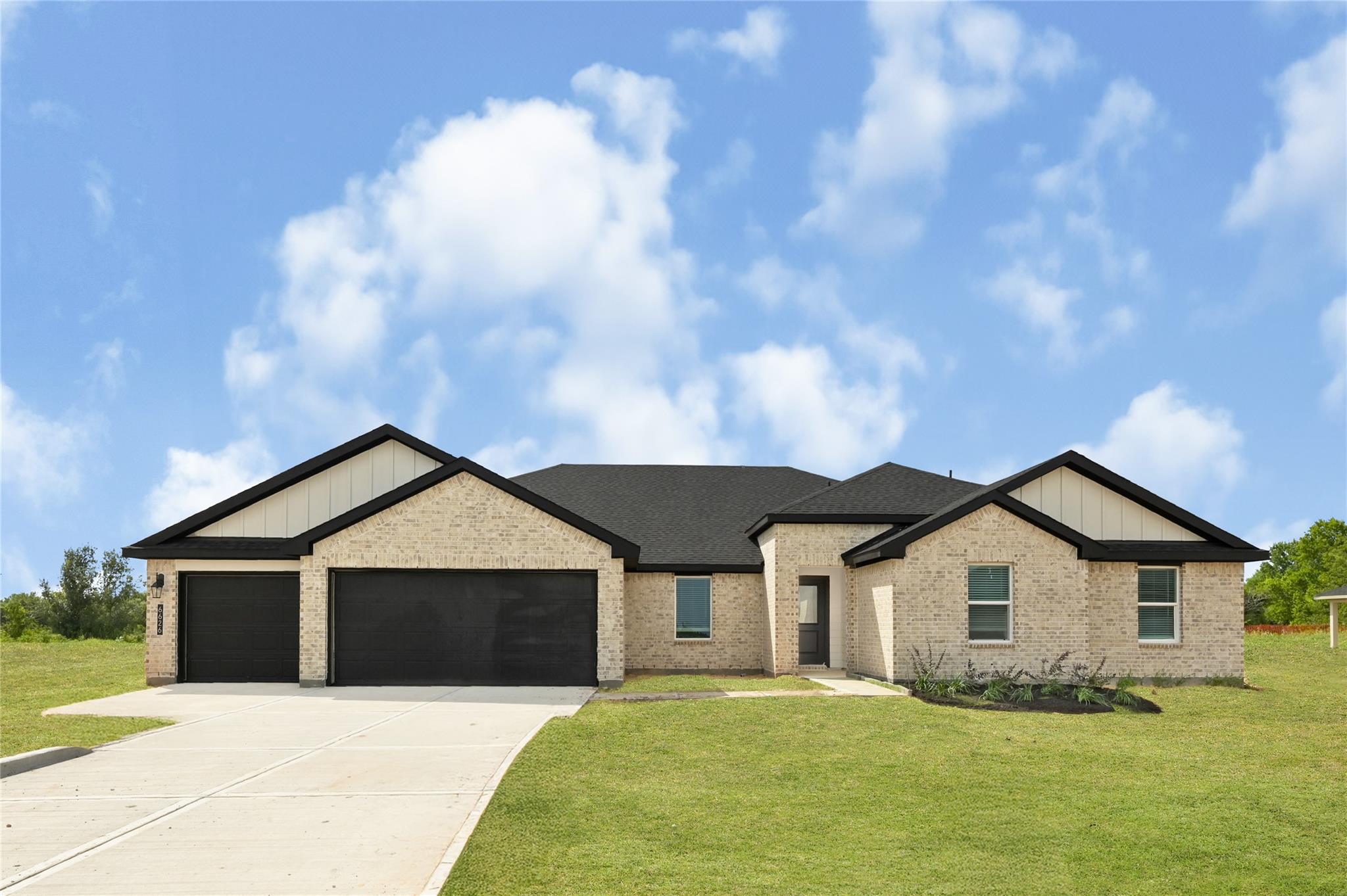 6611 Kingfisher Lane