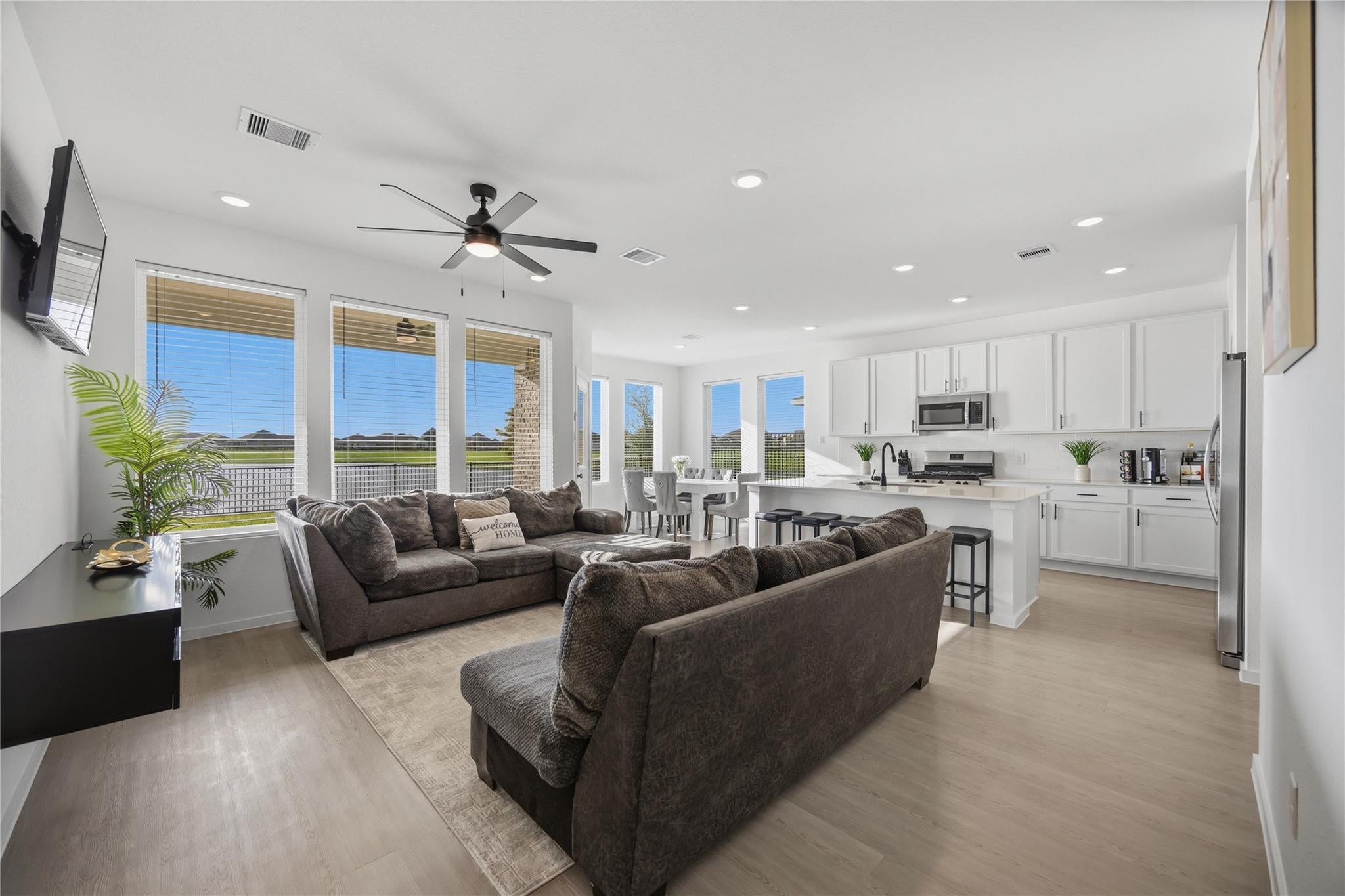 2517 Lago Costa Drive